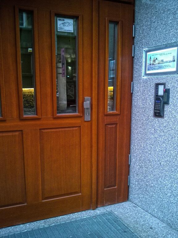Honey Hostel Krakow Bagian luar foto