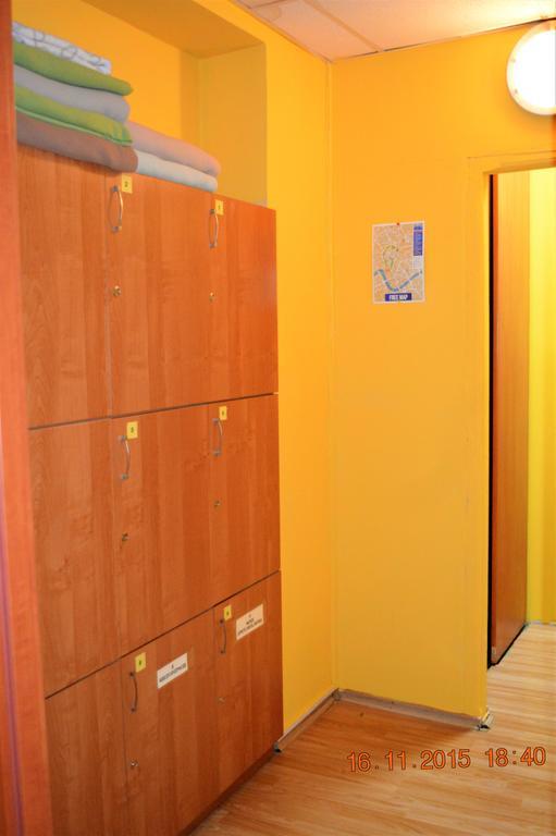 Honey Hostel Krakow Bagian luar foto