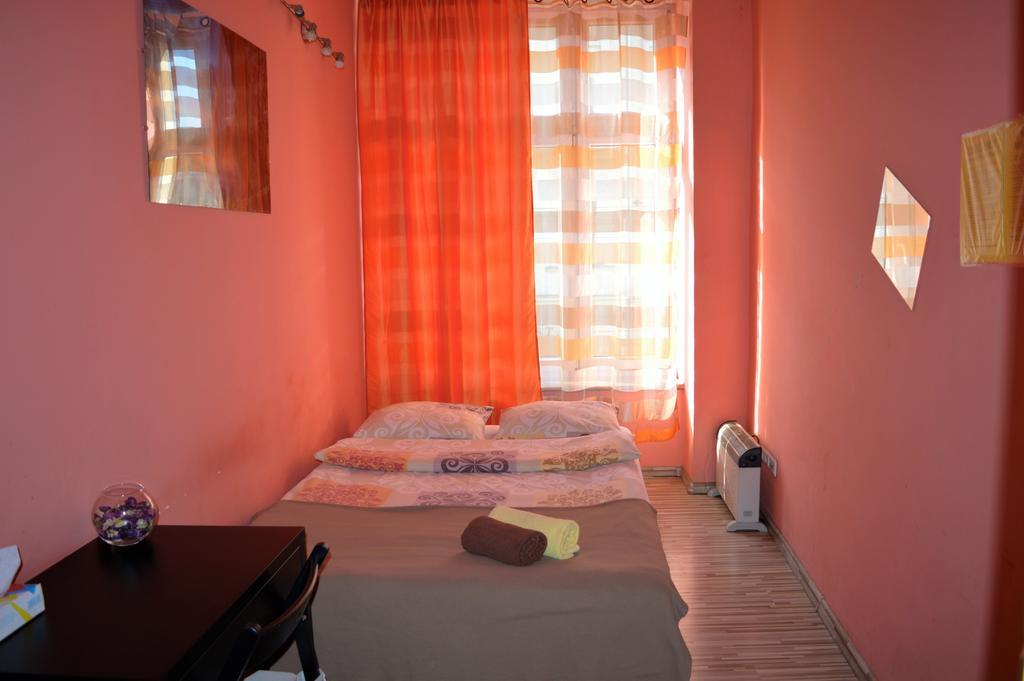 Honey Hostel Krakow Bagian luar foto
