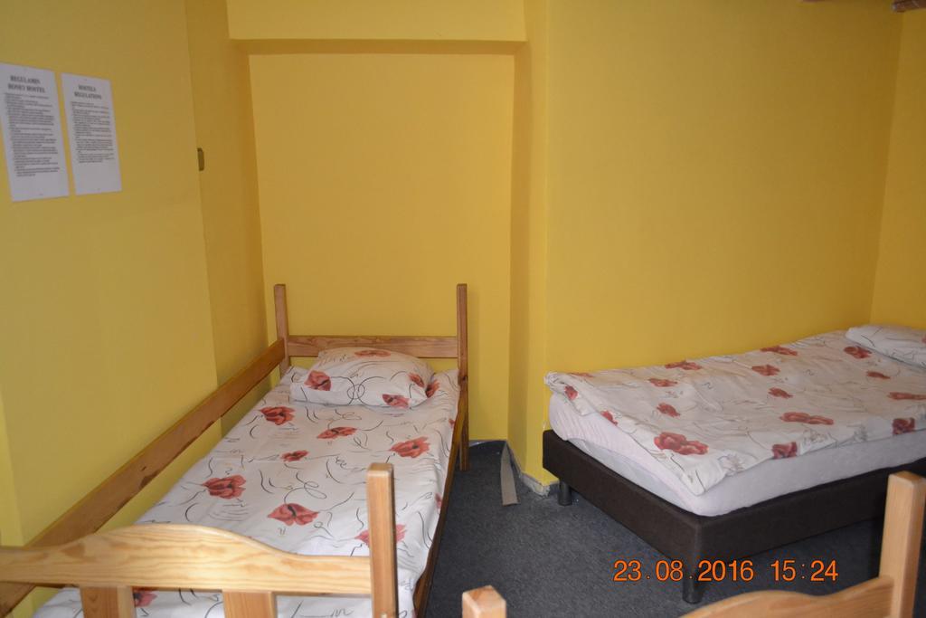 Honey Hostel Krakow Bagian luar foto